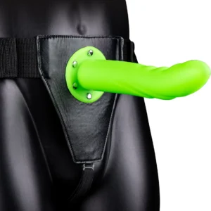Ouch! by Shots tamsoje šviečiantis tuščiaviduris strap-on rinkinys, žalsvas, 20 cm