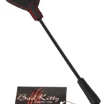 Bad Kitty Heart jojimo botagas su dirbtiniu kailiu, juodas ir raudonas, 25 cm