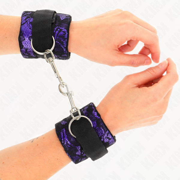 KINK WRIST RESTRAINT – kink - trumpas aksominis nėrinys riešų apribojimams ir nylono kraštams purpurinė / juoda 23 x 6.5 cm - Image 3