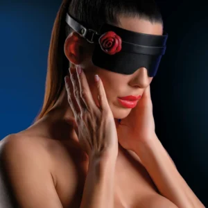 Taboom Wild Roses Mask – dirbtinės odos aklinė kaukė