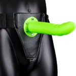 Ouch! by Shots tamsoje šviečiantis tuščiaviduris strap-on rinkinys, žalsvas, 20 cm